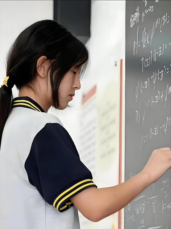 曝“数学天才”姜萍疑似成“黑丝网红”，广告一条5万，月入6位数（组图） - 5