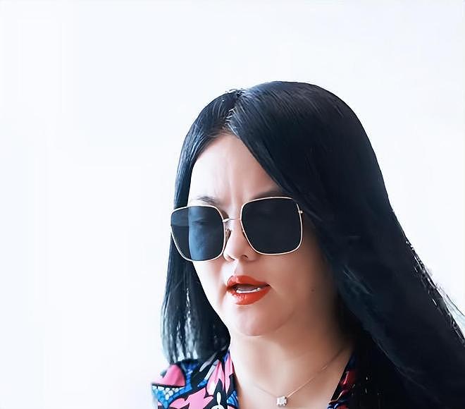 释永信调查新进展!疑安排私生女为办公室主任,李湘露面表情微妙(组图) - 11