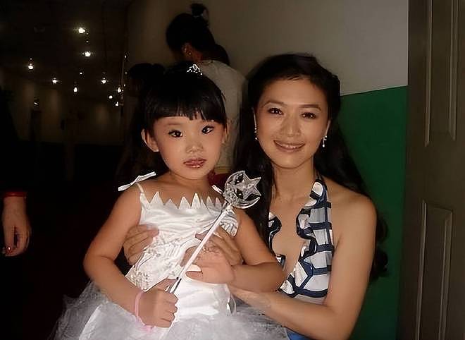 田海蓉隐婚后频现争议，昔日“蛇蝎美人”现状引关注（组图） - 27