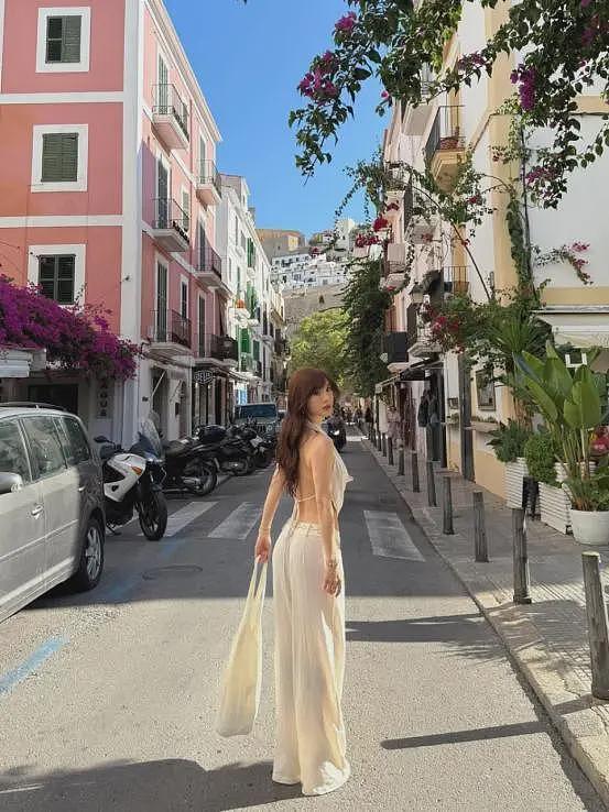 香港知名女星穿肚兜真空上阵,皮肤白到发光,曾自曝赴美冻卵(组图) - 2