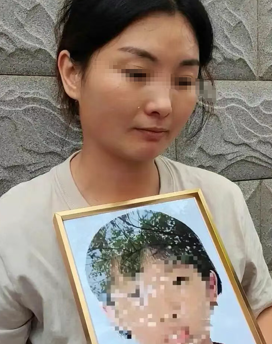 针扎开水烫+逼吃1600片泻药：12岁女孩被亲爸虐死全程气炸全网（组图） - 6