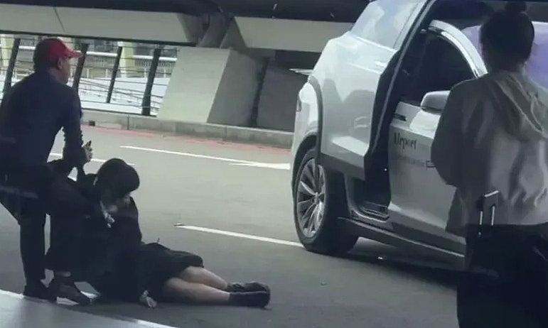 台湾机场警员连开8枪,白牌车拒检企图逃逸,港人女乘客跌落受伤(组图) - 6