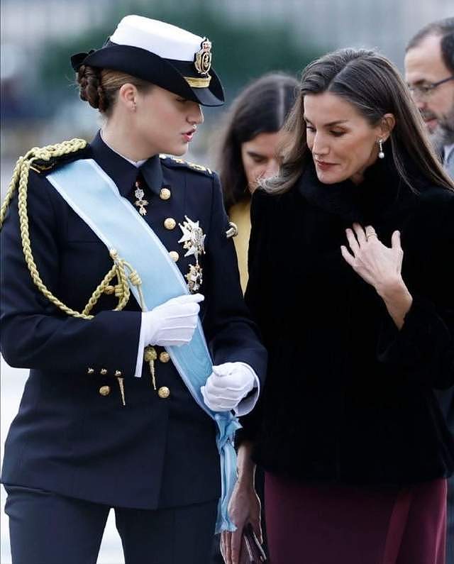 西班牙国王夫妇边秀恩爱边闹离婚：平民王后与强大王室的终极博弈（组图） - 8