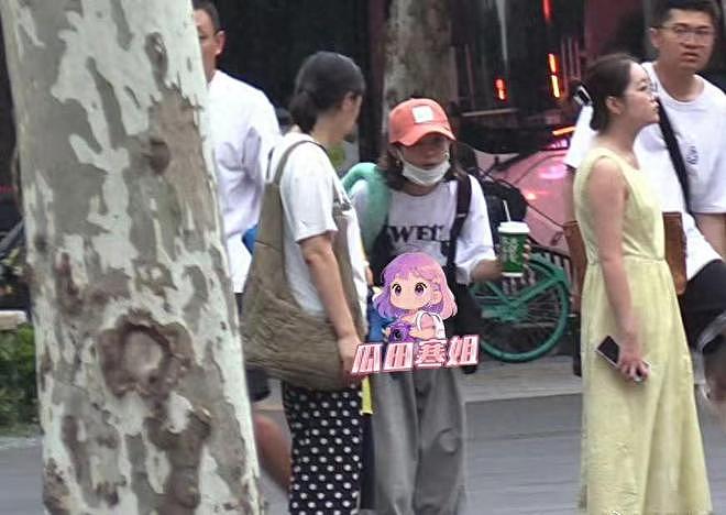 赵丽颖为母则刚，怼媒体偷拍儿子正面（组图） - 1
