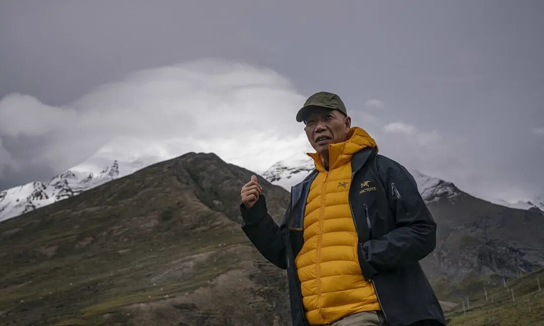 蔡国强在海拔5500米喜马拉雅山脉放烟花引争议，品牌方已删除相关视频（组图） - 2