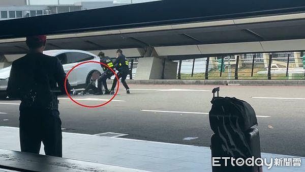 台湾机场警员连开8枪,白牌车拒检企图逃逸,港人女乘客跌落受伤(组图) - 3