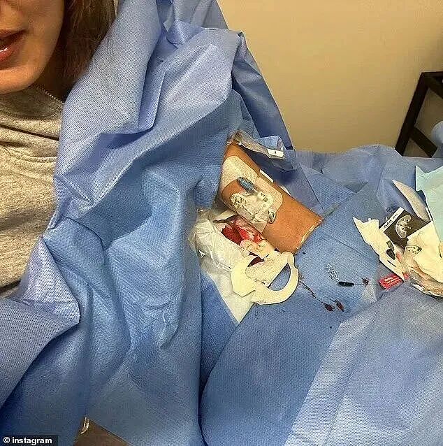 超模贝拉消失T台，进医院了？满床管子满床药，这么严重？（组图） - 8