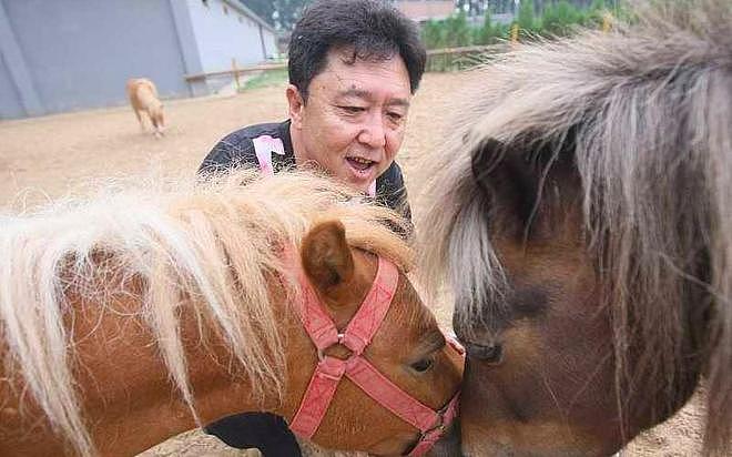 瞒了观众20年!坐拥北京60亩马场的于谦,私下到底多有钱?(组图) - 4