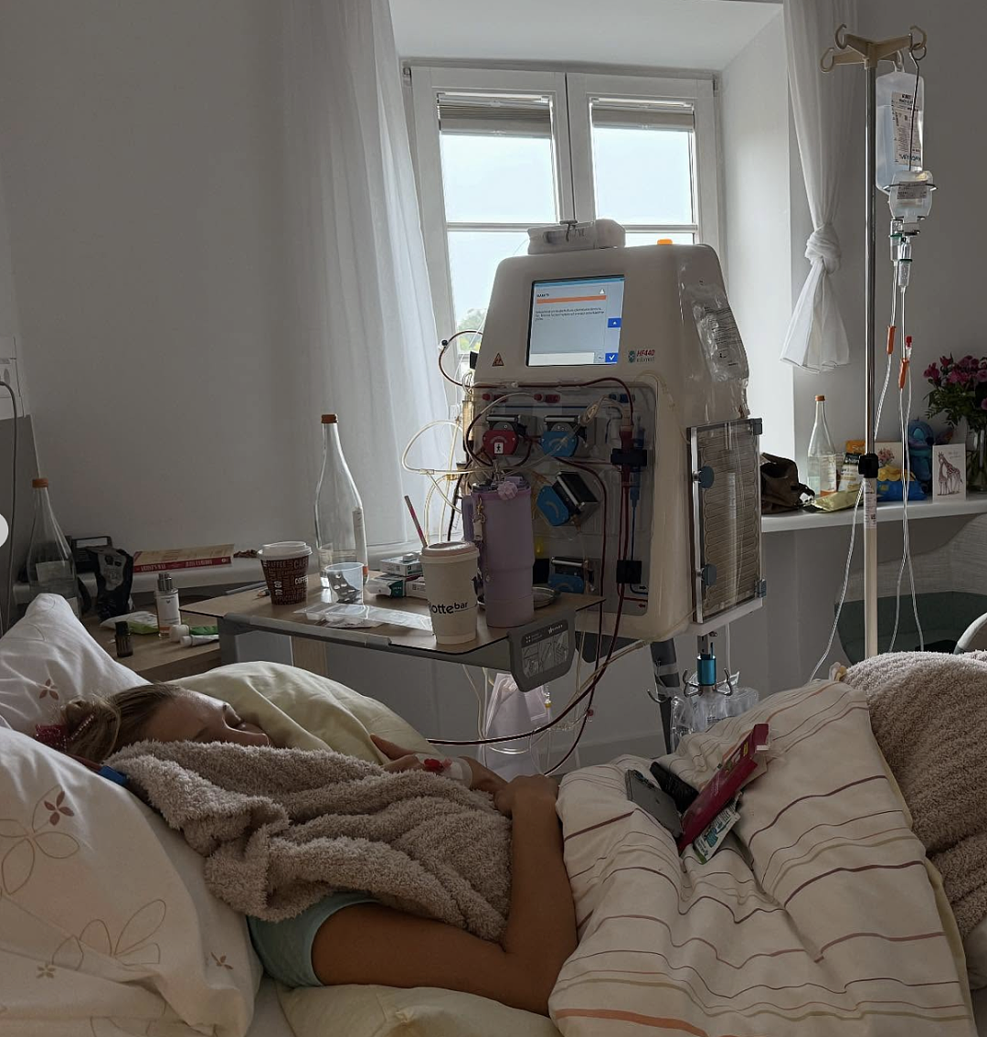 超模贝拉消失T台，进医院了？满床管子满床药，这么严重？（组图） - 2