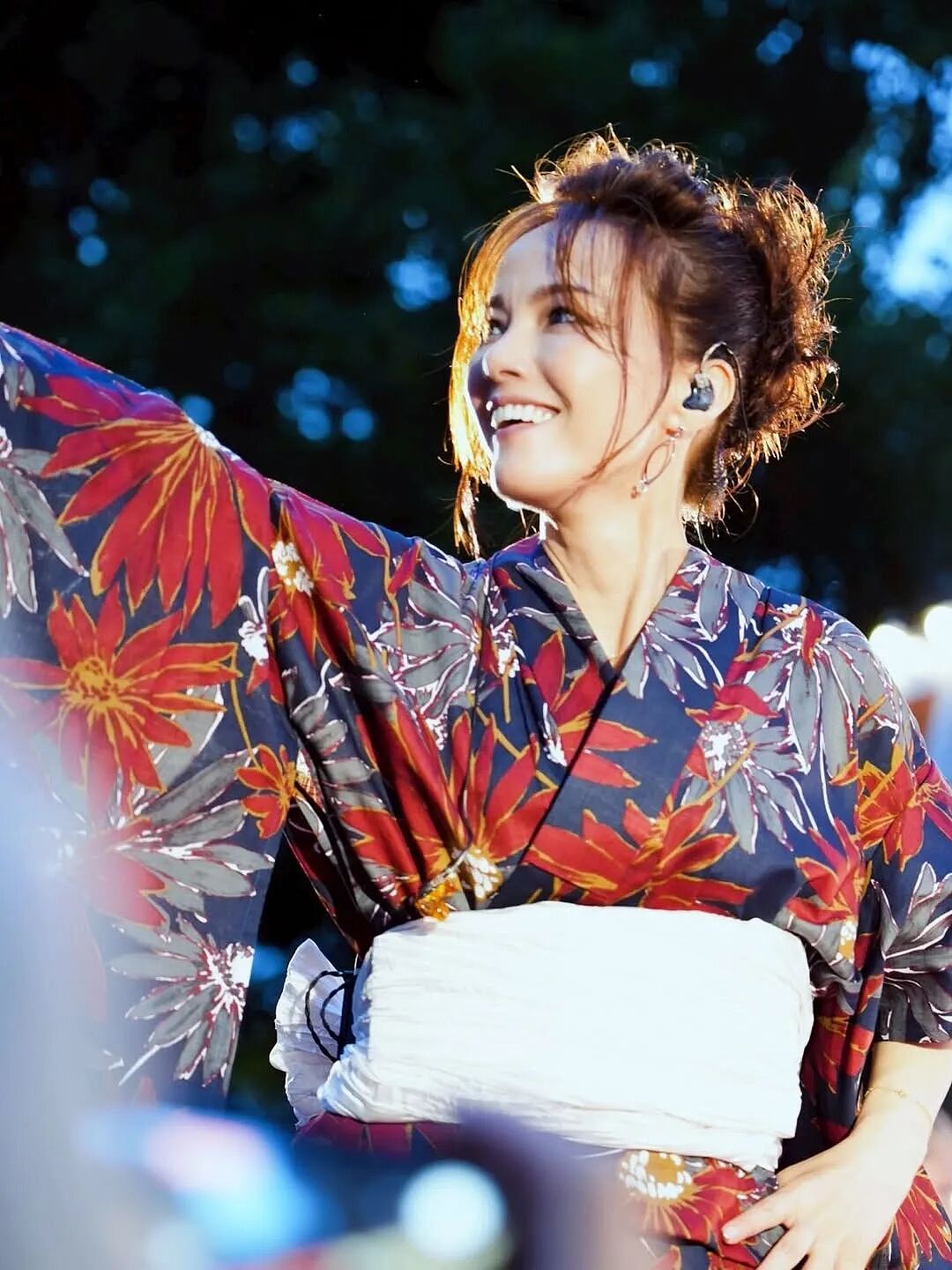 终于离婚!她亲手斩断维持了24年的婚姻(组图) - 2