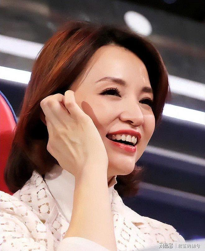 央视一姐董卿“陨落”!51岁的她成于自己,却败给婚姻与时代(组图) - 7