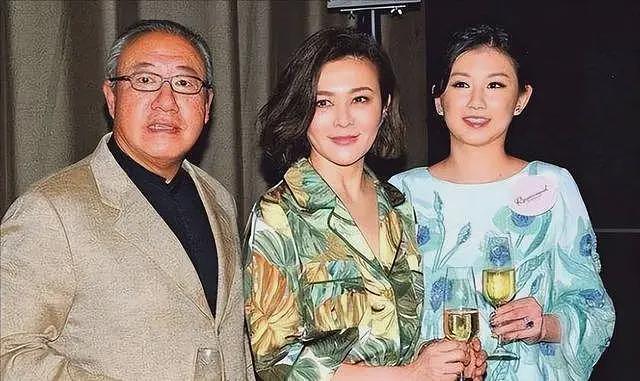 向太爆知名女星被骗婚！假豪门老公身家就一辆车，婚礼酒席还逃单（组图） - 23