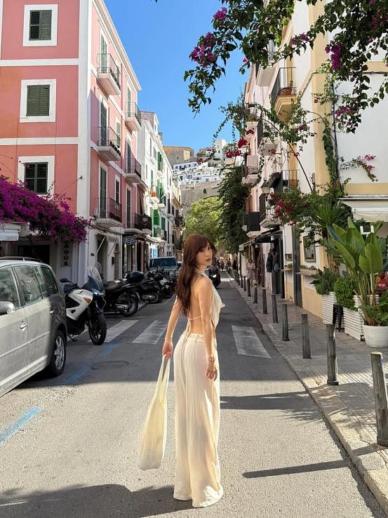 香港知名女星穿肚兜真空上阵，曾自曝赴美冻卵（组图） - 2