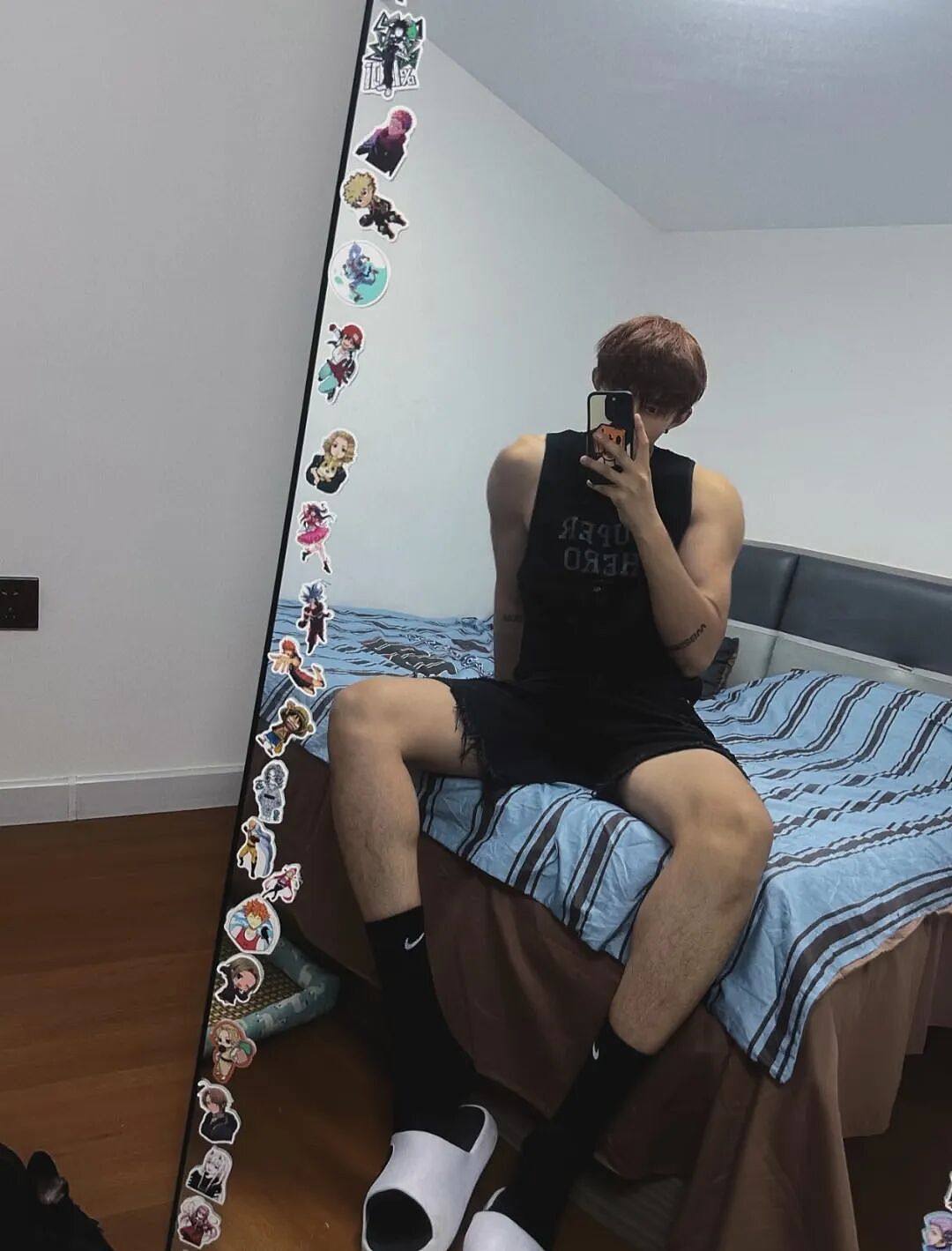 【帅哥】广东极品白袜体育生,直男永远都想不到的拍照姿势...(组图) - 11