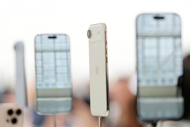 iPhone17刚上市就出问题？中国买家发文冲上热搜（组图） - 3