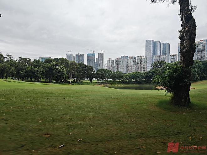深圳首个高尔夫球场“退役”：占地近2000亩，有70栋别墅（组图） - 2