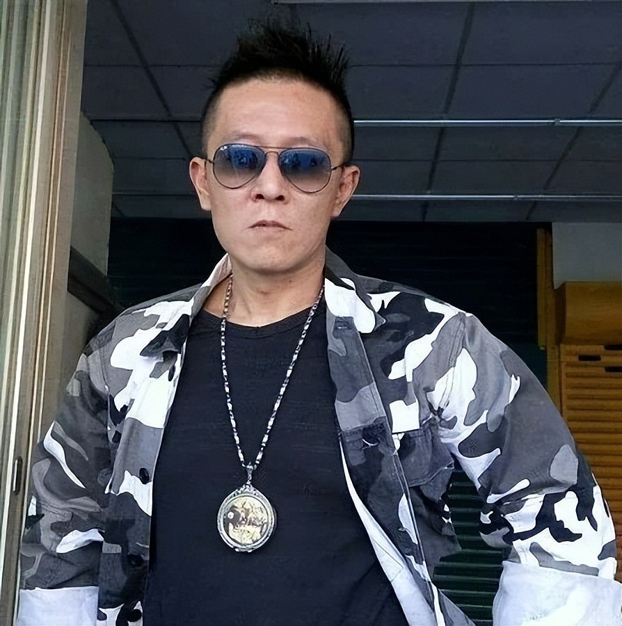 唏嘘！台湾男星家中死亡无人察觉，屋内散发尸臭！爱犬陪伴遗体数日（组图） - 2