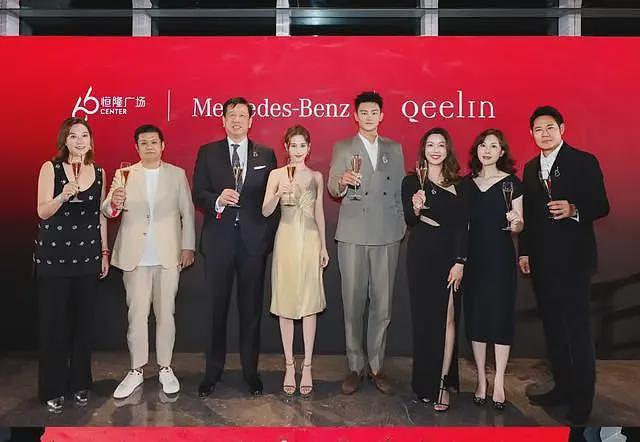 34岁何超莲现身沈阳！脸小生图超美，娇小玲珑人气高，如今已是人生赢家（组图） - 11