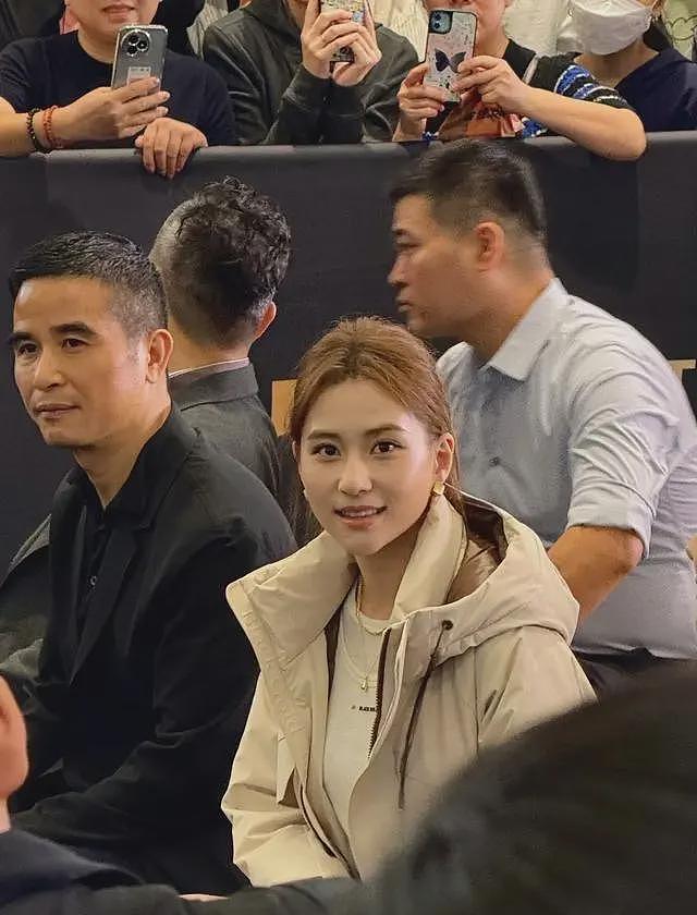 34岁何超莲现身沈阳！脸小生图超美，娇小玲珑人气高，如今已是人生赢家（组图） - 2