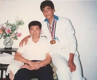 他是中国初代男模，一生未婚未育，扬言60岁成为亚洲最时髦的老头（组图） - 4