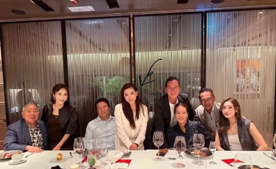 低调如她，为何稳坐“港圈第一名媛”宝座？（组图） - 2