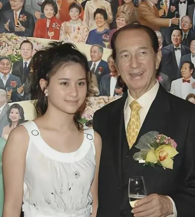 34岁何超莲现身沈阳！脸小生图超美，娇小玲珑人气高，如今已是人生赢家（组图） - 6