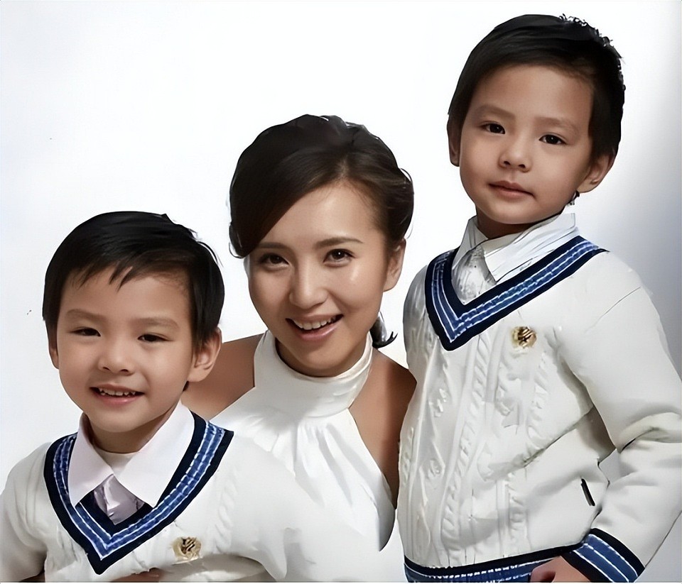 当年的万人迷，30岁嫁给二婚刘海峰，婚后连生3胎如今怎么样？（组图） - 14