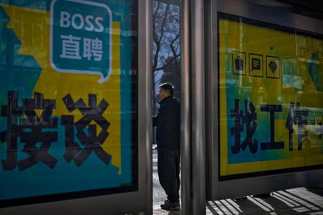 中国年轻人扎堆到菜市场“捡菜”,党媒称“他们发现了简单的快乐”引发质疑(组图) - 2