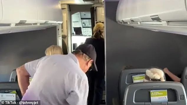 炸裂！美国航空机长凭“直觉”突然宣布拒飞，全机乘客鼓掌，200万网友疯狂点赞（组图） - 4