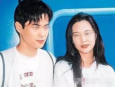 爱上人妻等老公自杀私奔却家暴收场，二婚上门捉奸嫩妻轰动全城，70岁大搞爷孙恋卷入血案还能全身而退？（组图） - 4
