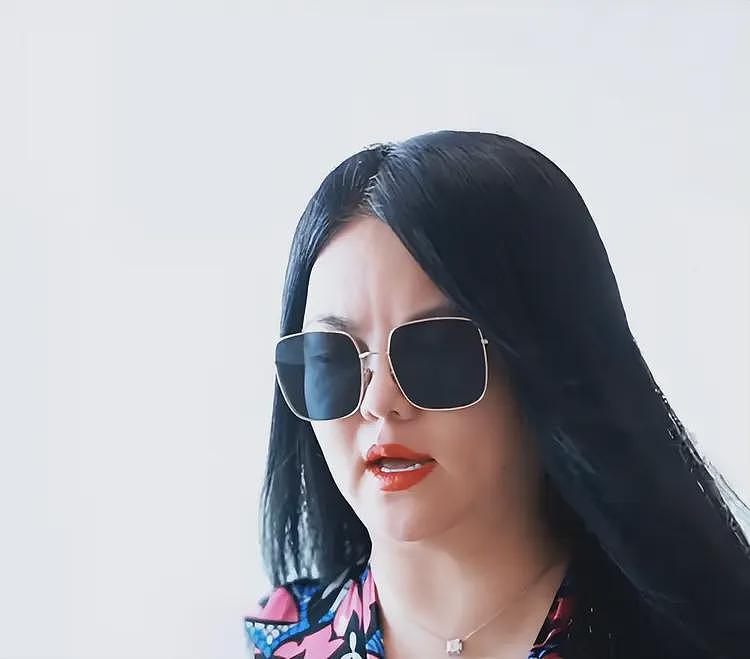 释永信调查新进展！疑安排私生女为办公室主任，李湘露面表情微妙（组图） - 11
