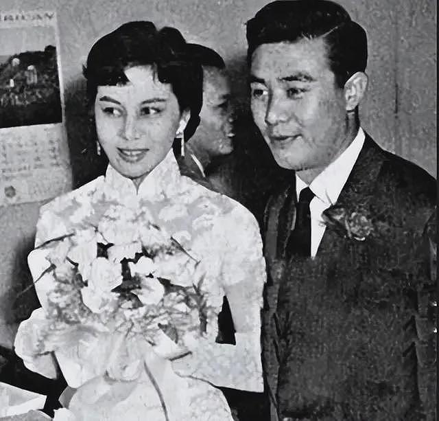 向太爆知名女星被骗婚！假豪门老公身家就一辆车，婚礼酒席还逃单（组图） - 10