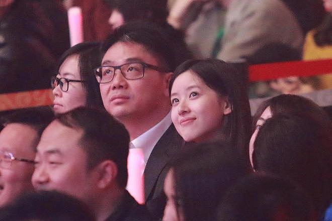 刘强东“10年1元年薪”到期,网友曾调侃章泽天离婚分5元(组图) - 1