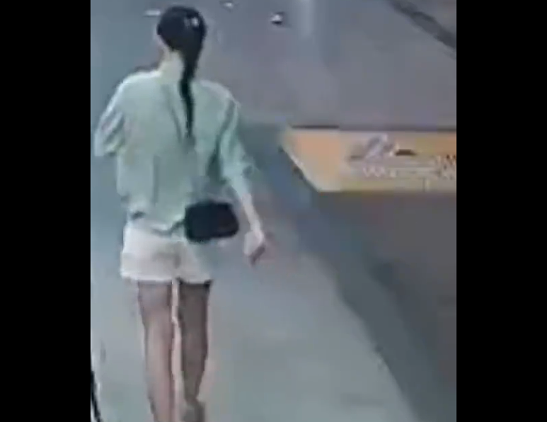 中国女子在店门口连续偷吃5个蛋塔，网痛斥不要脸（组图） - 2