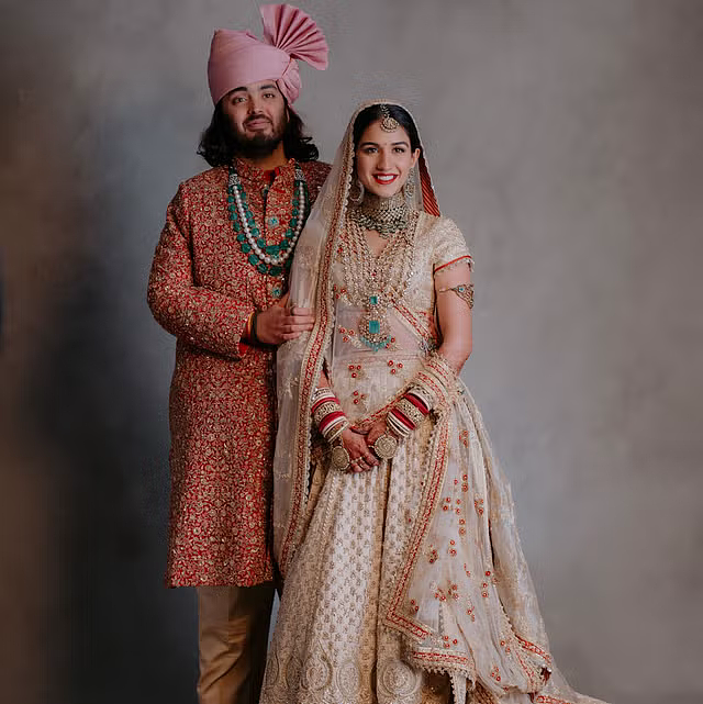 亚洲首富小儿媳甩300斤老公牵大伯哥走红毯!婚后1年婆家送巨大宝石和豪宅,奖励她帮儿子背黑锅?(组图) - 4