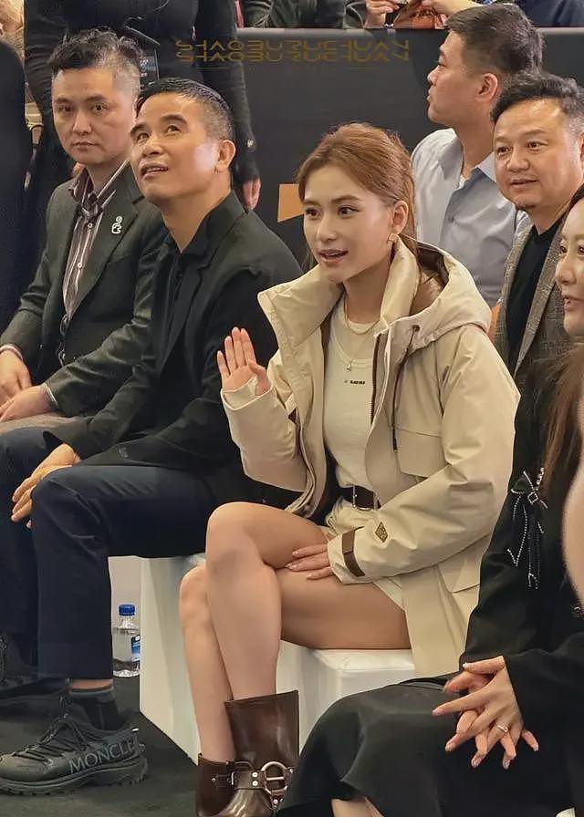 34岁何超莲现身沈阳！脸小生图超美，娇小玲珑人气高，如今已是人生赢家（组图） - 4