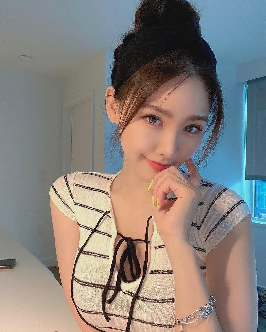 【美女】女生穿紧身裤太多性暗示?学生家长:她勾引我儿子(组图) - 8
