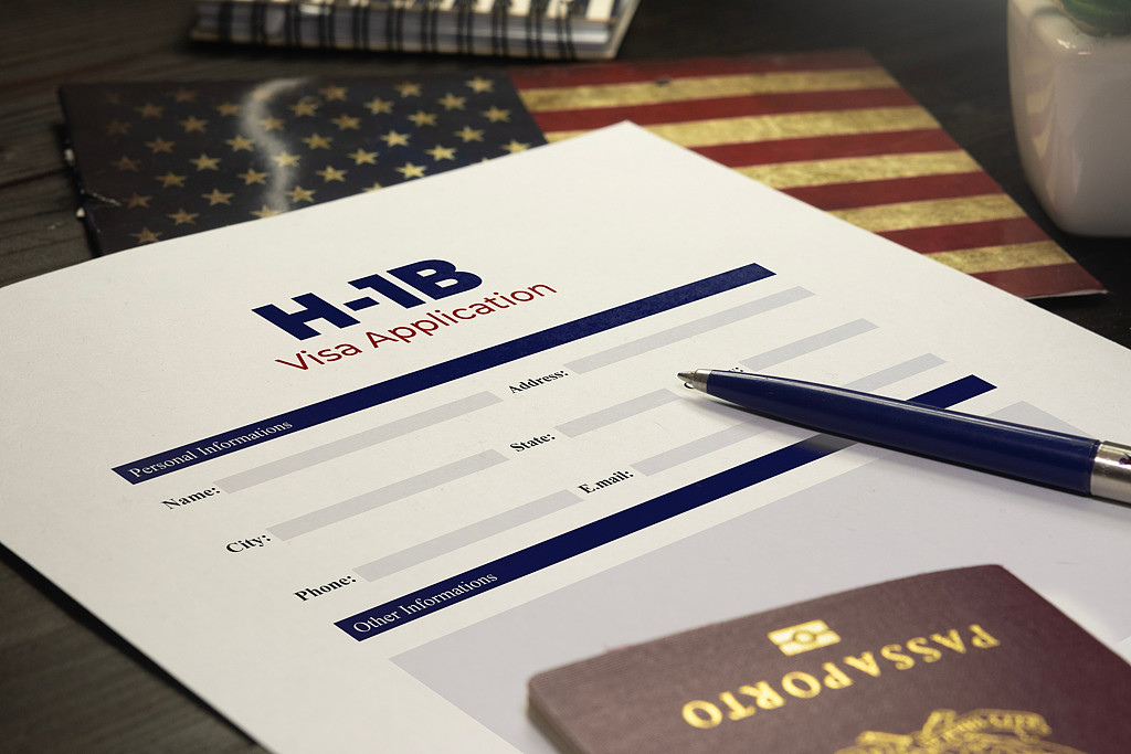 H-1B美签费直飙10万!微软摩根大通急令员工返美(图) - 1