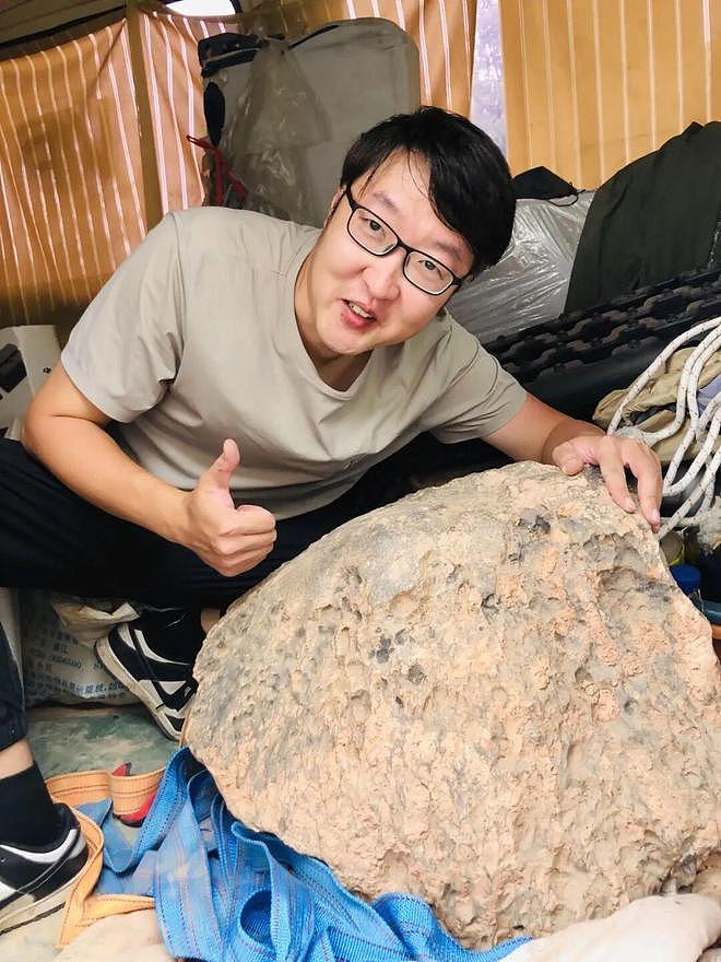 “陨石猎人”在茂名挖出423公斤陨石:陨石谁发现是谁的(组图) - 3