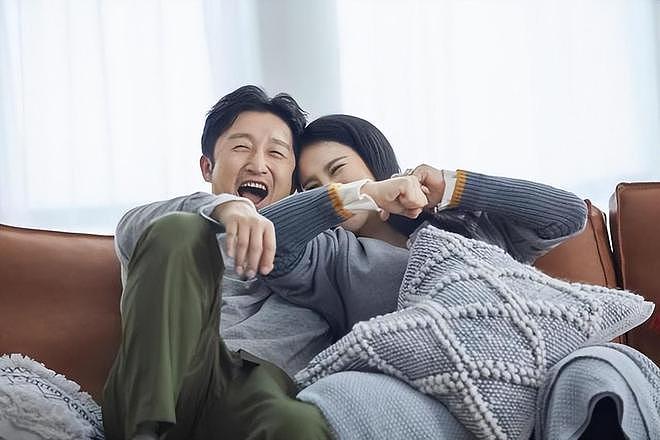 邹市明夫妇参加婚宴,冉莹颖喝多上台吹瓶!拳王羞愧捂脸(组图) - 24