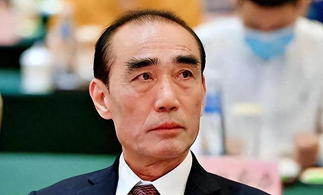 富豪也得带娃!他带外孙上游乐场,全程不撒手(组图) - 5