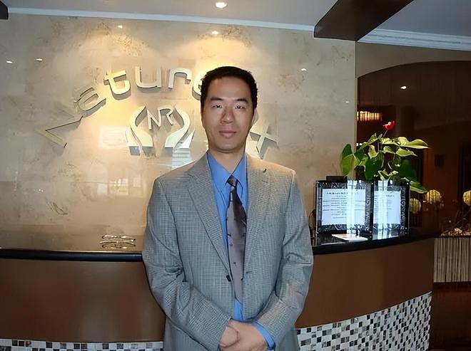 富豪也得带娃!他带外孙上游乐场,全程不撒手(组图) - 14
