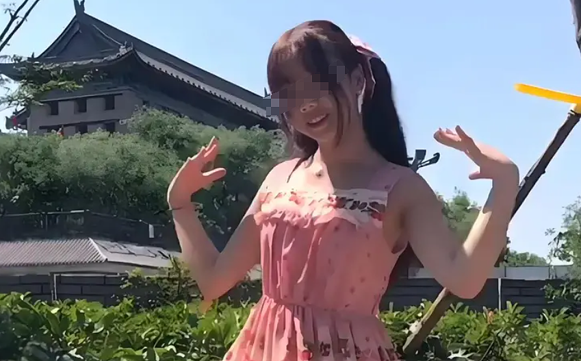 超美JK女孩被逼迫当众拍羞辱视频，报警后全网被受害女生数量惊呆（组图） - 6
