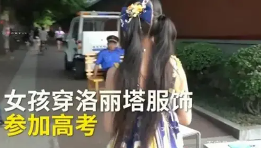 超美JK女孩被逼迫当众拍羞辱视频，报警后全网被受害女生数量惊呆（组图） - 1