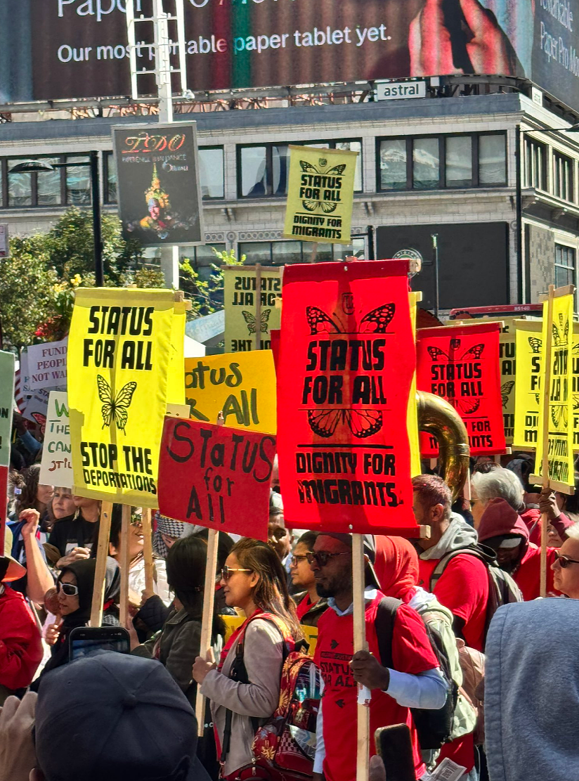加拿大爆发“全国抗议“！多伦多数千人涌上街头，反对卡尼5大新政！警方出动，多人被捕（组图） - 2