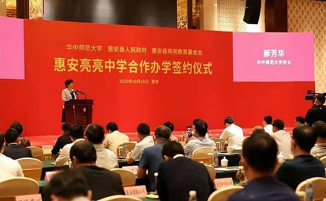 富豪也得带娃!他带外孙上游乐场,全程不撒手(组图) - 12