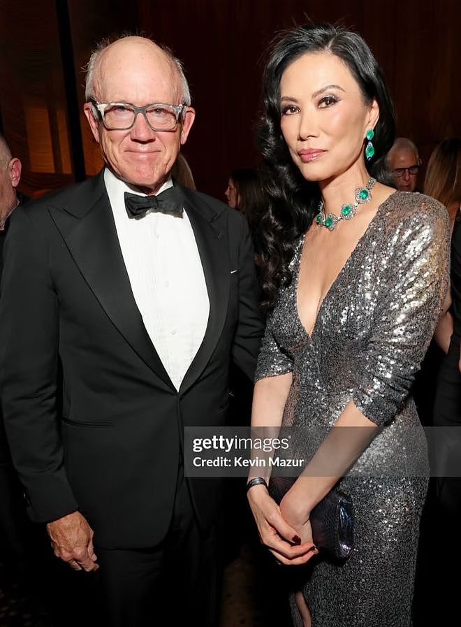 邓文迪俩女儿：乖巧懂事深得默多克宠爱，老大进高盛，老二更厉害（组图） - 1