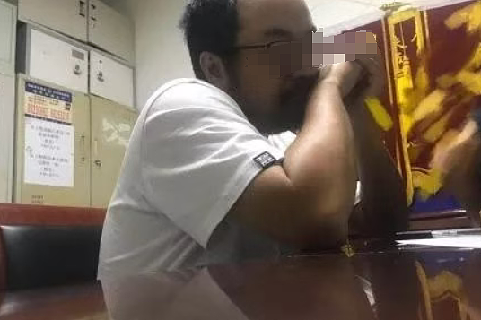 超美JK女孩被逼迫当众拍羞辱视频，报警后全网被受害女生数量惊呆（组图） - 9