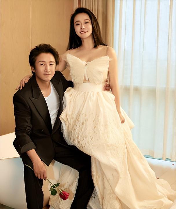 邹市明夫妇参加婚宴,冉莹颖喝多上台吹瓶!拳王羞愧捂脸(组图) - 8