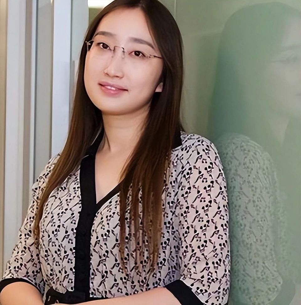 翟欣欣被判12年!盘点3位顶级“捞女”,只有她一手烂牌打成王炸(组图) - 13
